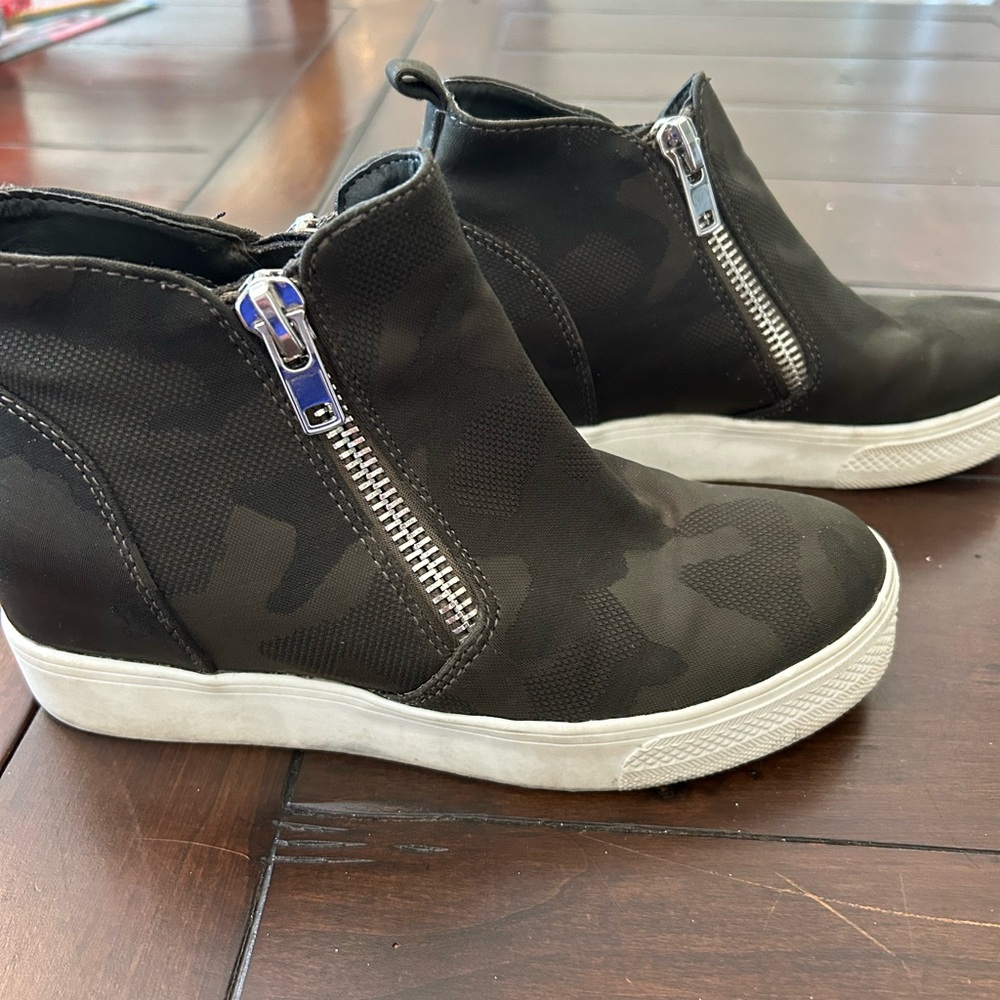 Steve Madden Camo Wedges